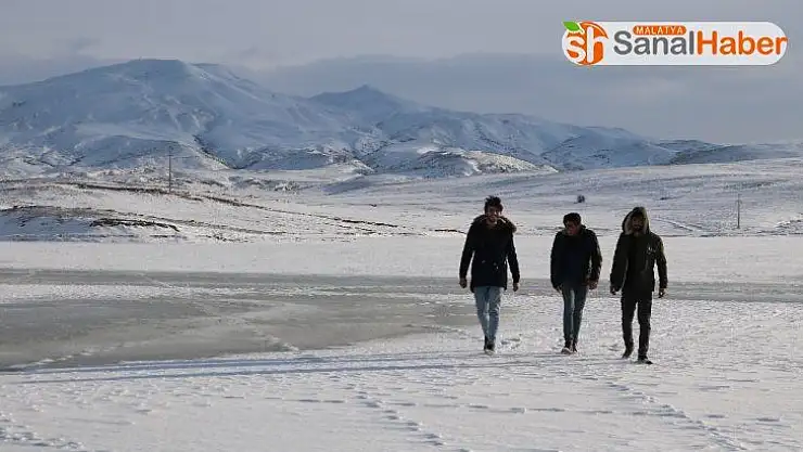 Yüzmeye korkuyorlardı üzerinde yürüdüler