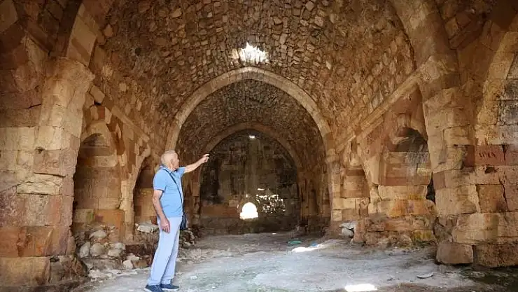 'Zamana direnen 750 yıllık kervansaray restore edilmeyi bekliyor'