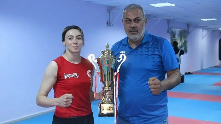 'Zelal Şengür, Dünya Kick Boks Şampiyonası´nda mücadele edecek'