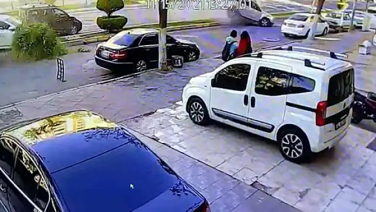 'Zincirleme kaza anı güvenlik kameralarına yansıdı'