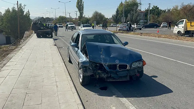 Battalgazi'de Üç Araçlı Trafik Kazası: Biri Ağır Üç Yaralı
