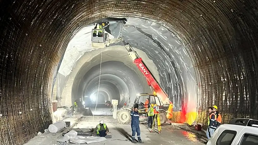 Erkenek Tüneli'nde Tadilat Çalışmaları Sürüyor