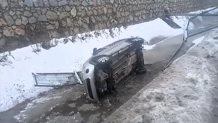 Gedik'te Yoldan Çıkan Otomobil Sulama Kanalına Uçtu