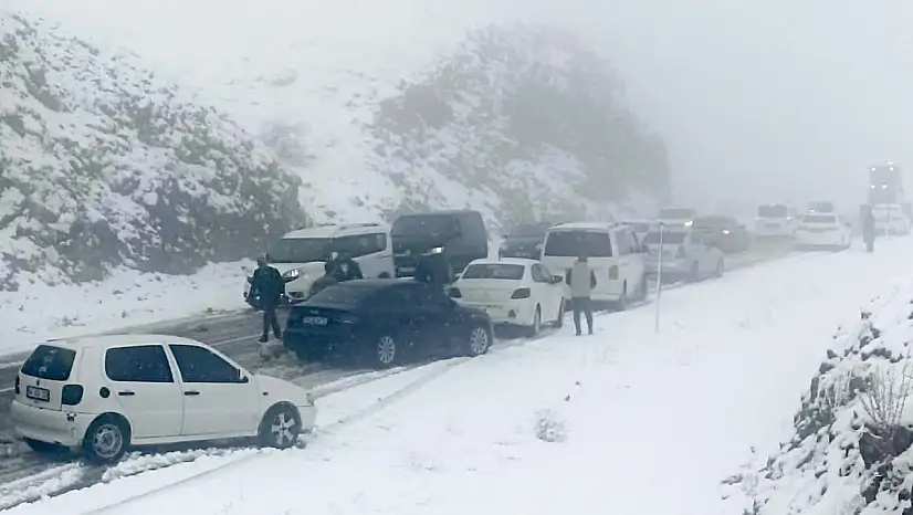 Malatya– Çelikhan Yolunda Yoğun Kar ve Tipi Ulaşımı Aksattı