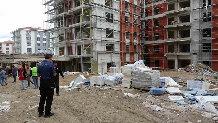 Malatya'da inşaatta kafasına malzeme düşen işçi yaralandı