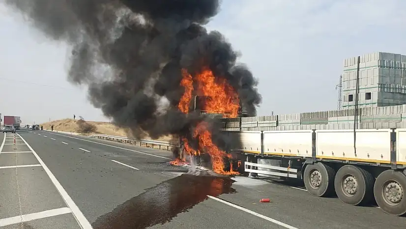 Malatya-Elazığ Karayolu'nda tır yangını