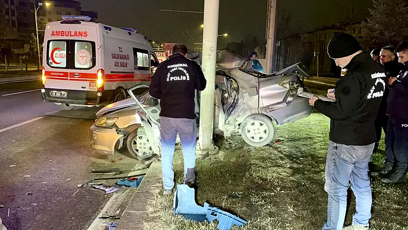 Malatya'da Feci Kaza Trambüs Direğine çarpan otomobilde bir kişi öldü