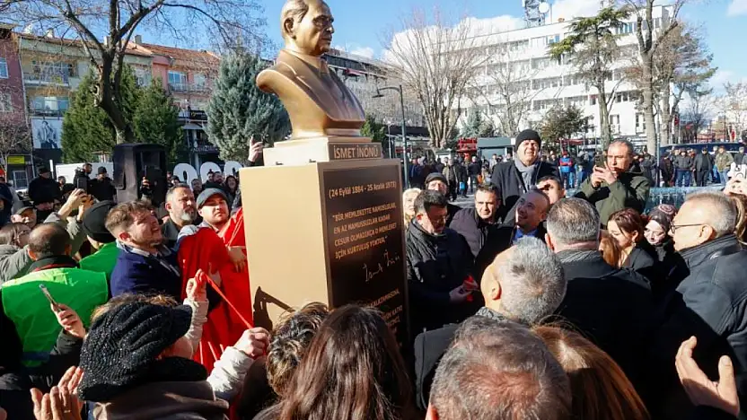 Ağbaba İsmet İnönü büstünün açılışını yaptı