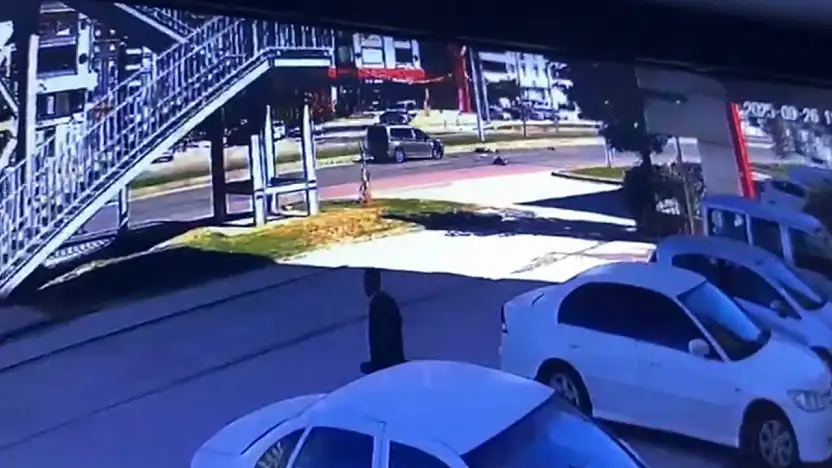 Anne Ve İki Çocuğun Ağır Yaralandığı Feci Kaza Kameraya Yansıdı