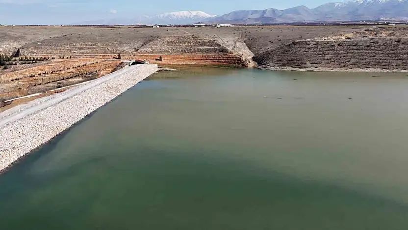 Doluluk oranı maksimum seviyeye ulaşan Sultansuyu Barajı'nda kapak açıldı