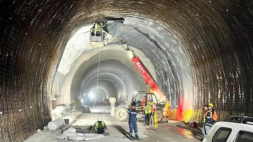 Erkenek Tüneli'nde Tadilat Çalışmaları Sürüyor