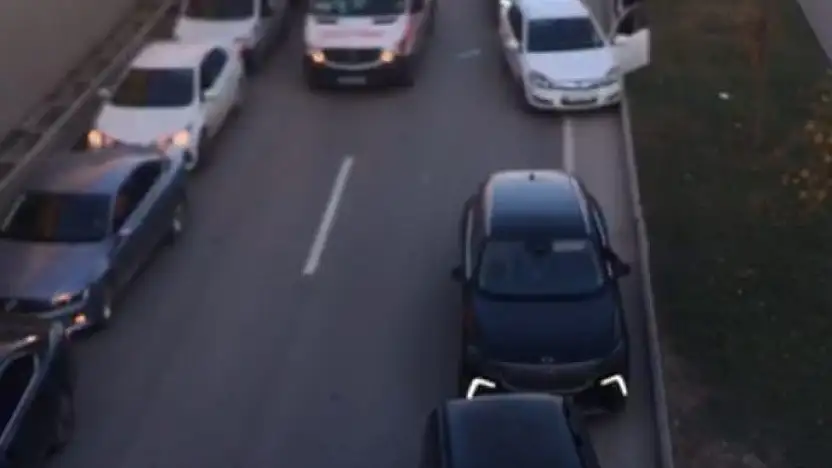 Fermuar sistemiyle ambulansa yol açtılar