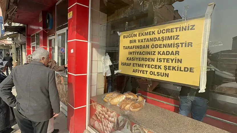 Malatya'da Gün Boyu Ücretsiz Ekmek Dağıtıldı