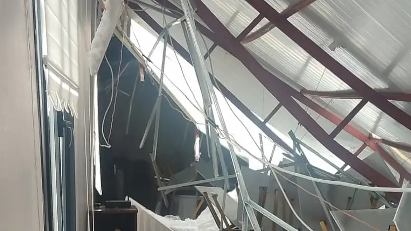 Malatya'da mevlit salonunun çatısı kardan çöktü