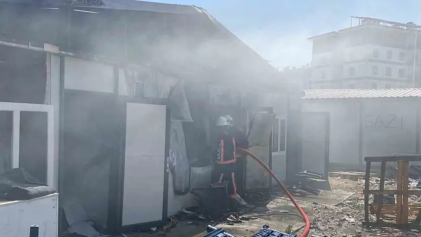 Malatya'da şantiyede korkutan yangın