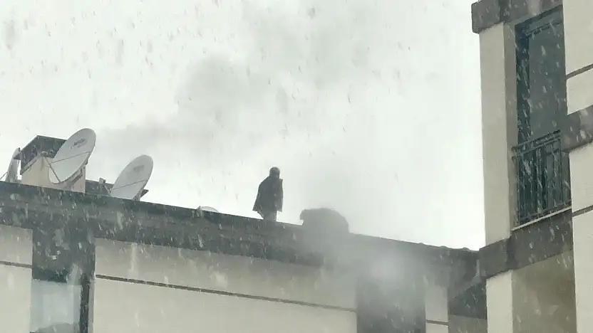 Malatya'da TOKİ Evlerinde Çatıya Çıkan İşçi İndirildi: Darp İddiası