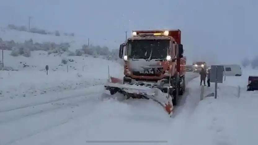 Yoğun Kar Ulaşımı Etkiledi, Yollarda Tedbirler Artırıldı