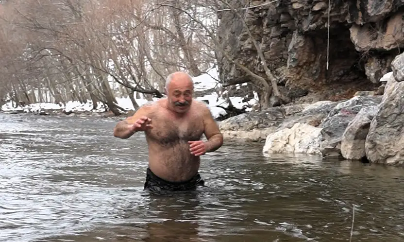 -20°'de suya giren Çılgın Malatyalı