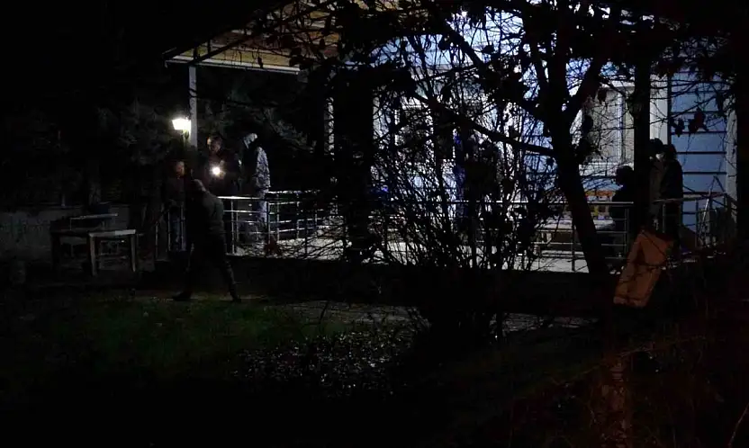 Arkadaşların silahla oyunu kanlı bitti: 1 yaralı