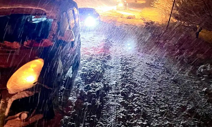Darende Ayvalı Mevkiinde Kar Yağışı Ulaşımı Olumsuz Etkiledi