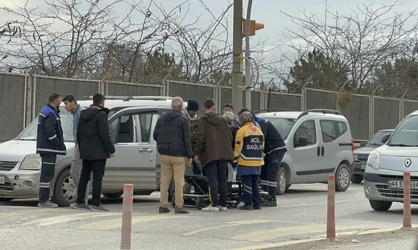 Direksiyon Başında Rahatsızlanan Sürücü Kaldırıma Çarptı