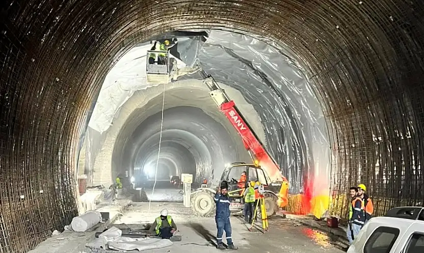 Erkenek Tüneli'nde Tadilat Çalışmaları Sürüyor