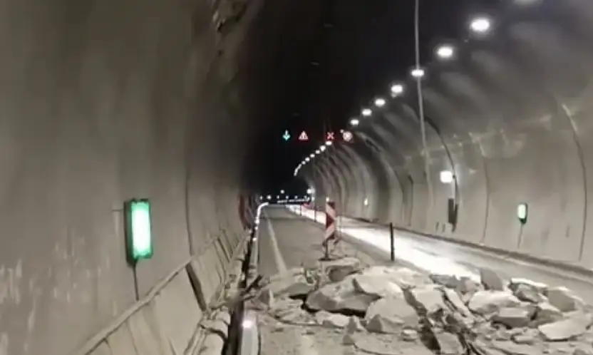 Erkenek Tünelinde Küçük Çaplı Göçük