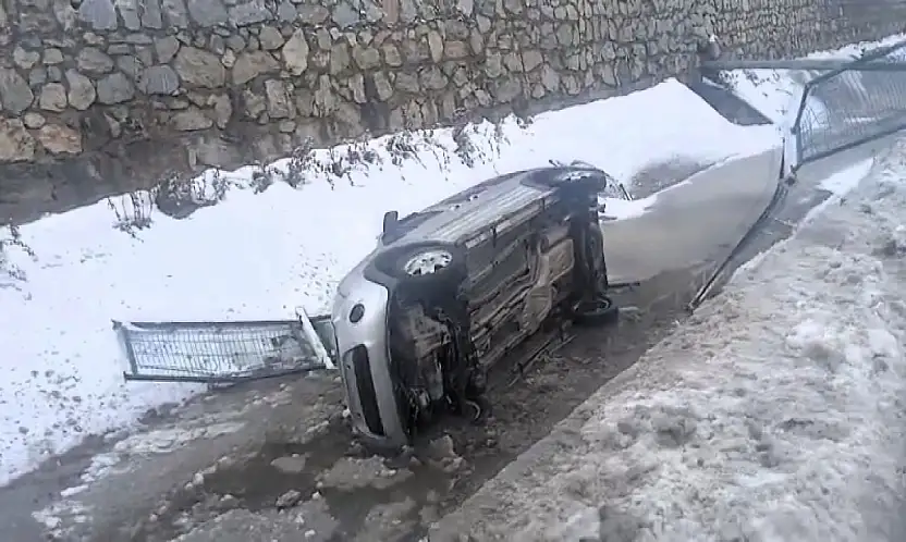 Gedik'te Yoldan Çıkan Otomobil Sulama Kanalına Uçtu
