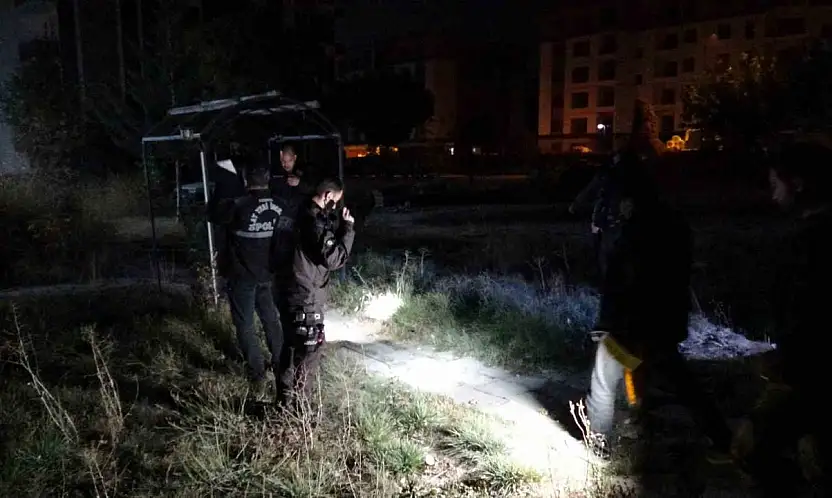 Hırsızlık zanlıları kaçarken silahla işçiyi yaraladı