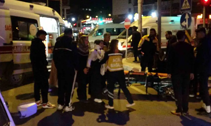 Kazaya karışan sürücü aracı bırakıp kaçtı: 3 yaralı