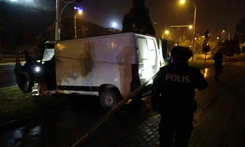 Malatya'da aydınlatma direğine çarpan minibüs sürücüsü hayatını kaybetti