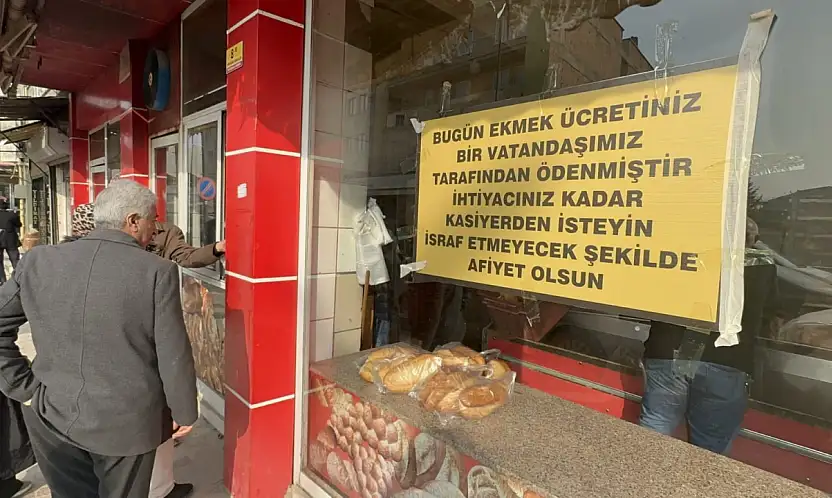 Malatya'da Gün Boyu Ücretsiz Ekmek Dağıtıldı