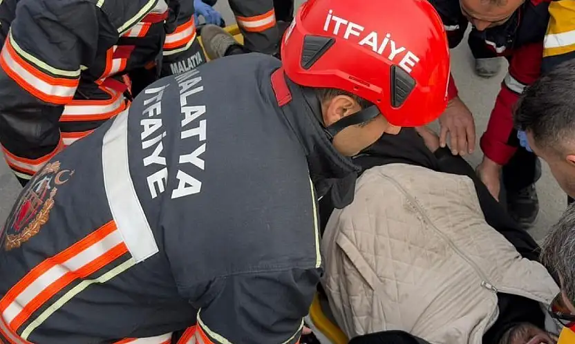 Malatya'da kamyonet ile kamyon çarpıştı: 1 yaralı