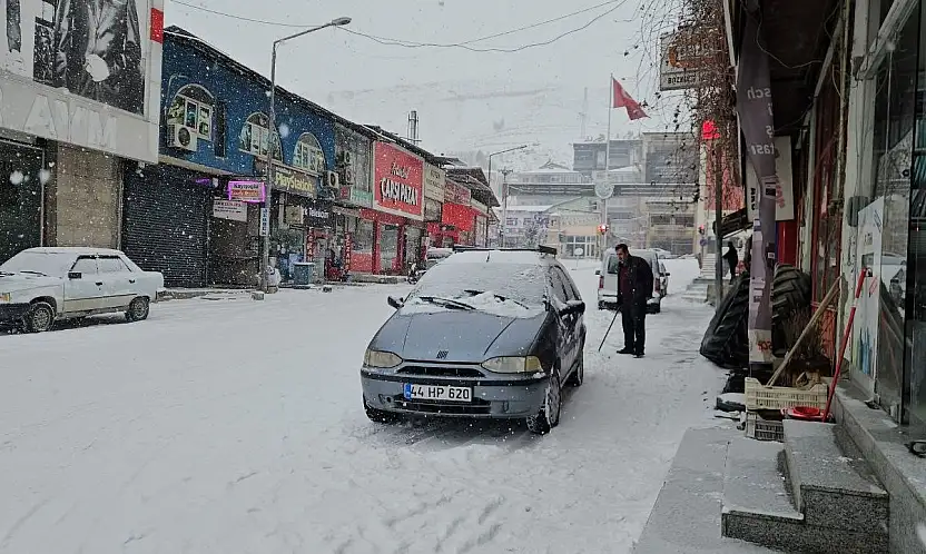 Malatya'da kar yağışı etkili oluyor