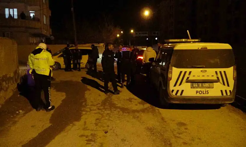 Malatya'da polisin 'dur' ihtarına uymayan araçtan uyuşturucu çıktı