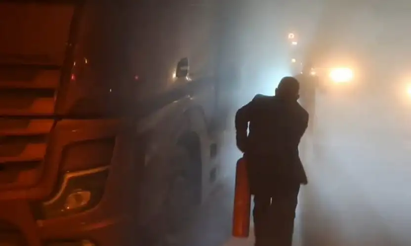 Malatya'da seyir halindeki tır alev aldı