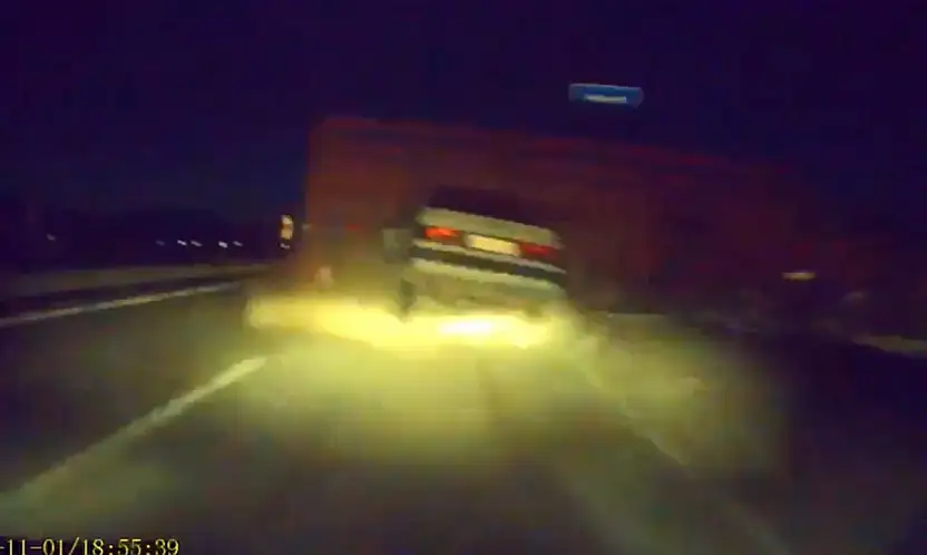 Malatya'daki kaza araç kamerasına yansıdı: 3 yaralı