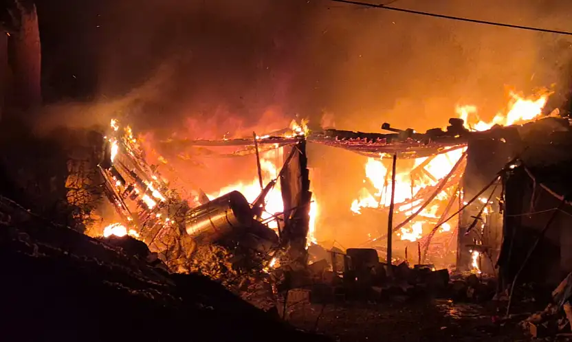 Önce Oğlunun Evi, Şimdi Babasının Evi Yandı