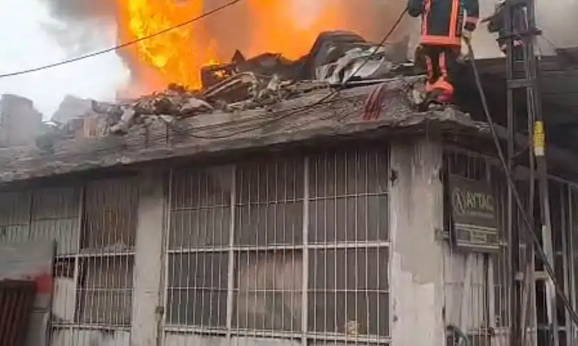 Sanayide işyeri yangını korkuttu, dumanlar gökyüzünü kapladı