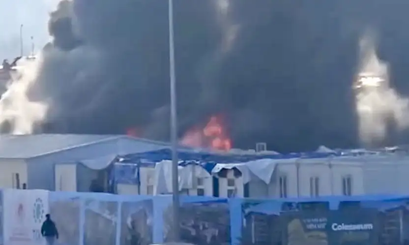 Şantiye Konteynerlerinde Korkutan Yangın: 24 Konteyner Yandı