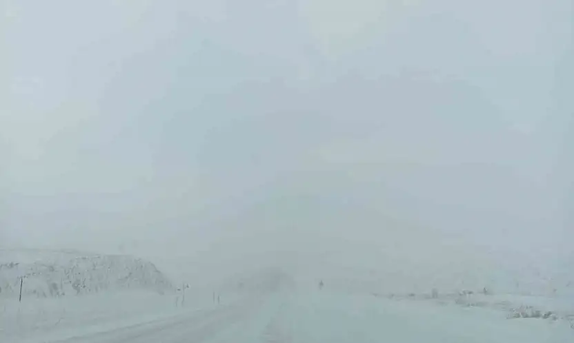 Sivas-Malatya kara yolu trafiğe kapatıldı, uzun araç kuyruğu oluştu