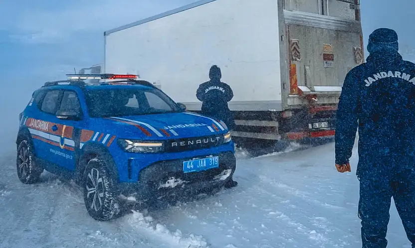 Yoğun Kar Yağışında Mahsur Kalan 47 Vatandaş Kurtarıldı